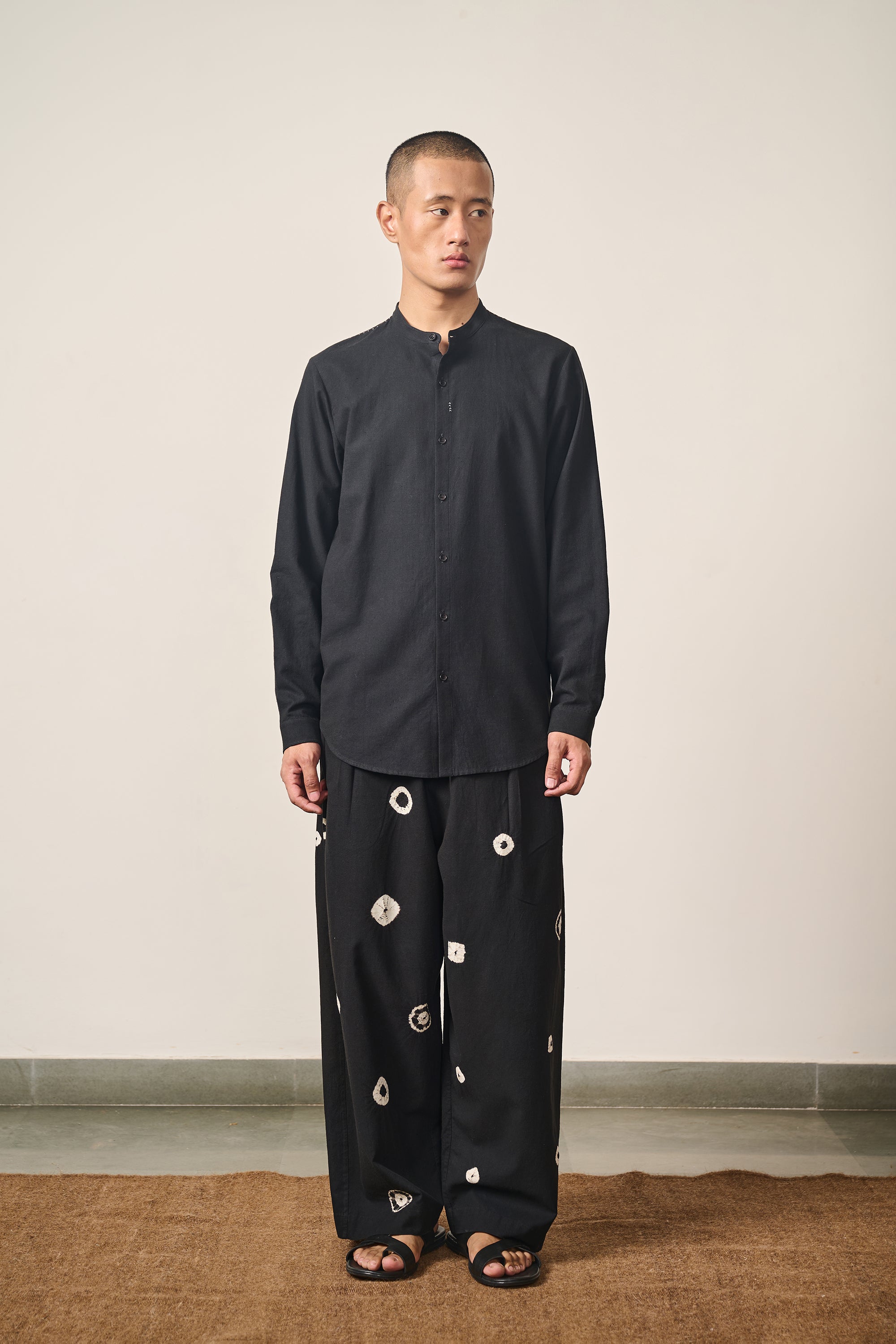 BLACK BAND COLLAR SHIRT