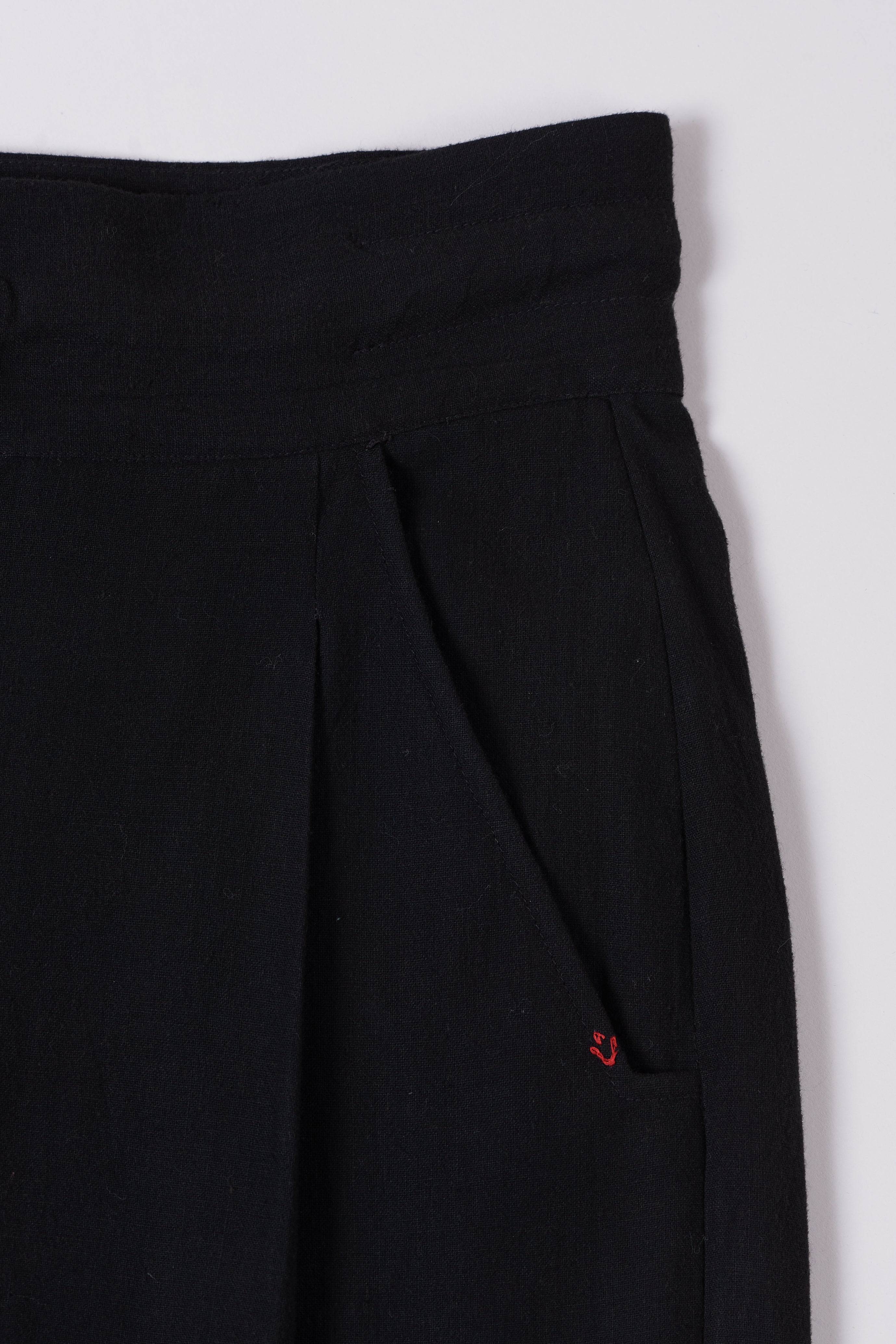 BLACK RELAXED TROUSERS