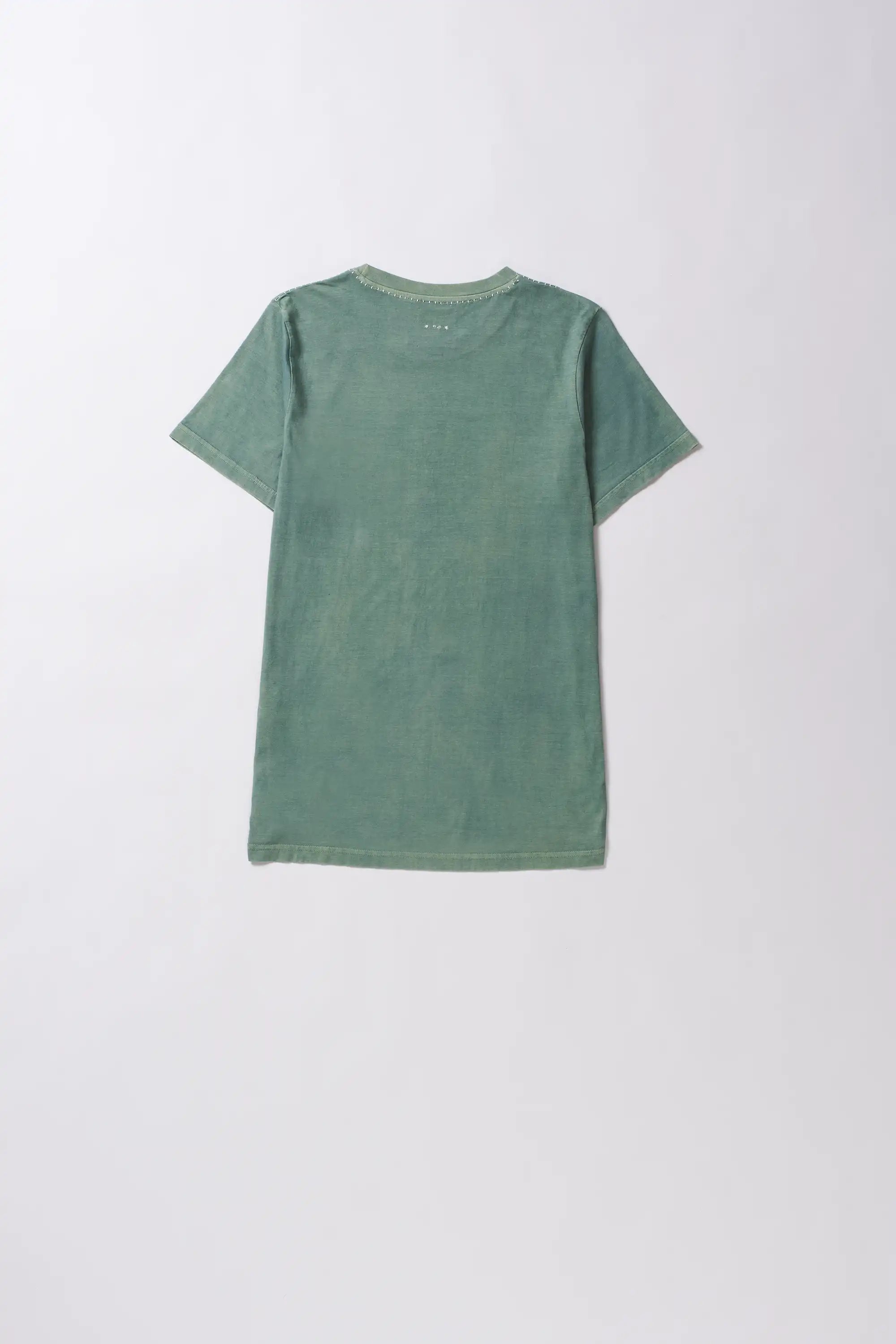 Turf green t-shirt with half-sleeves