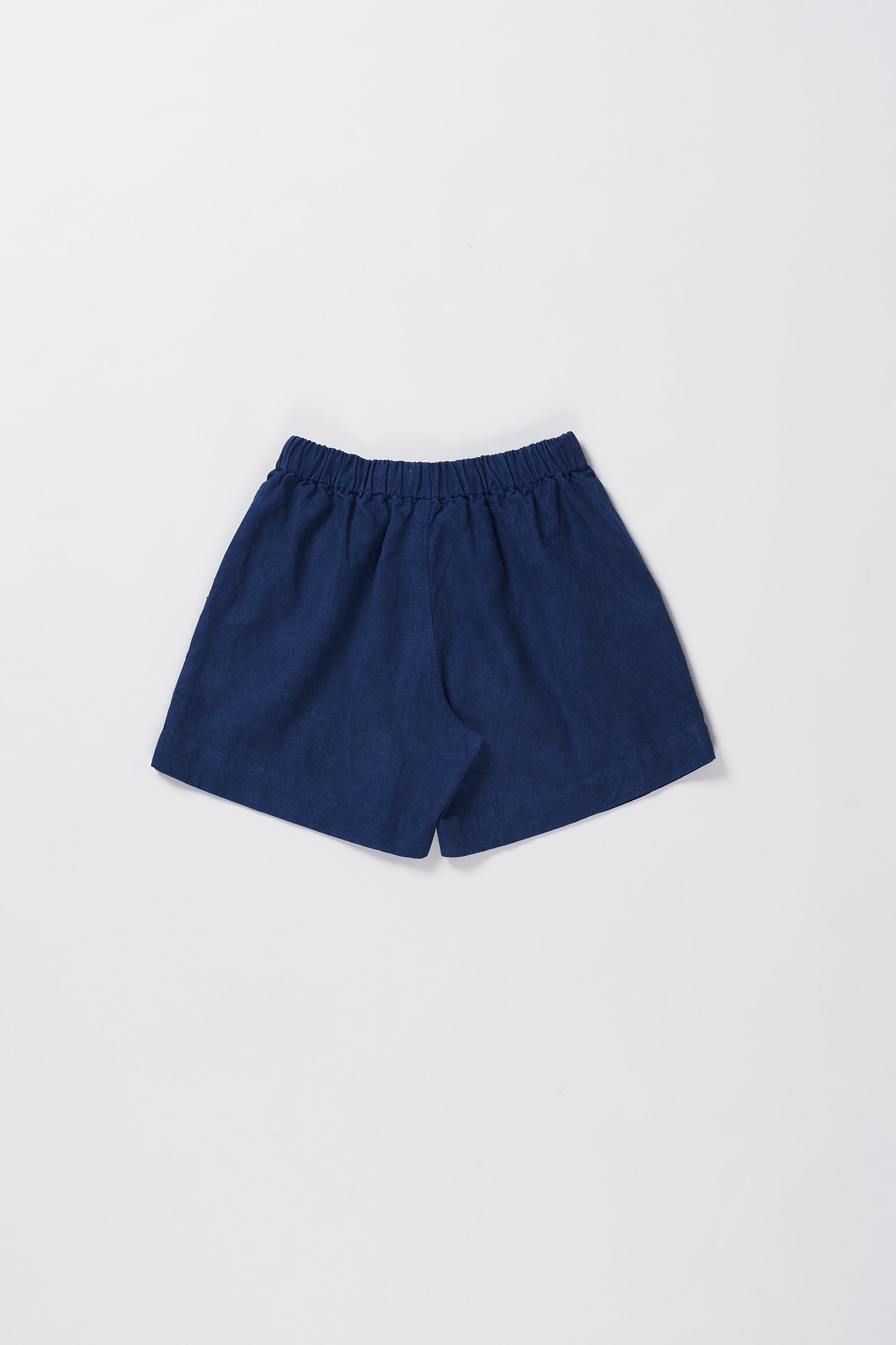 LINEN SHORTS IN MEDIUM INDIGO