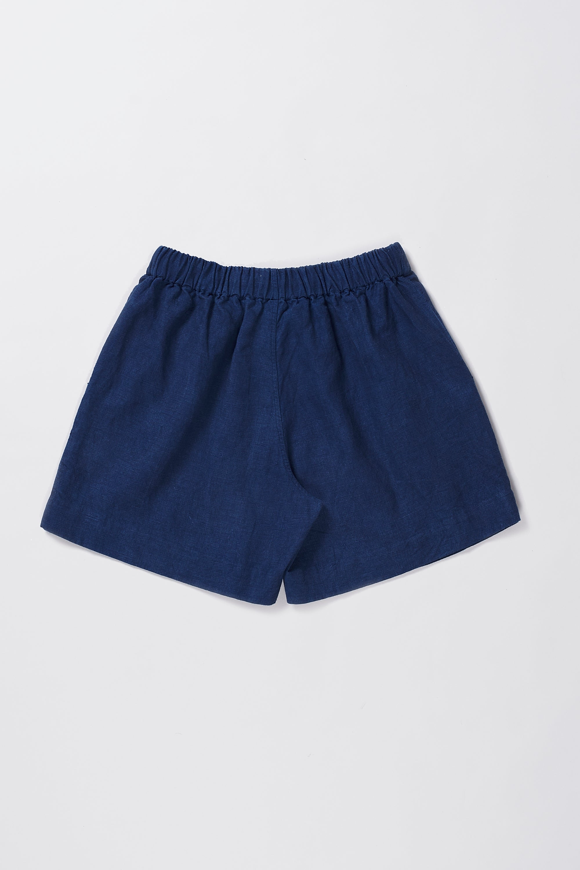 LINEN SHORTS IN MEDIUM INDIGO