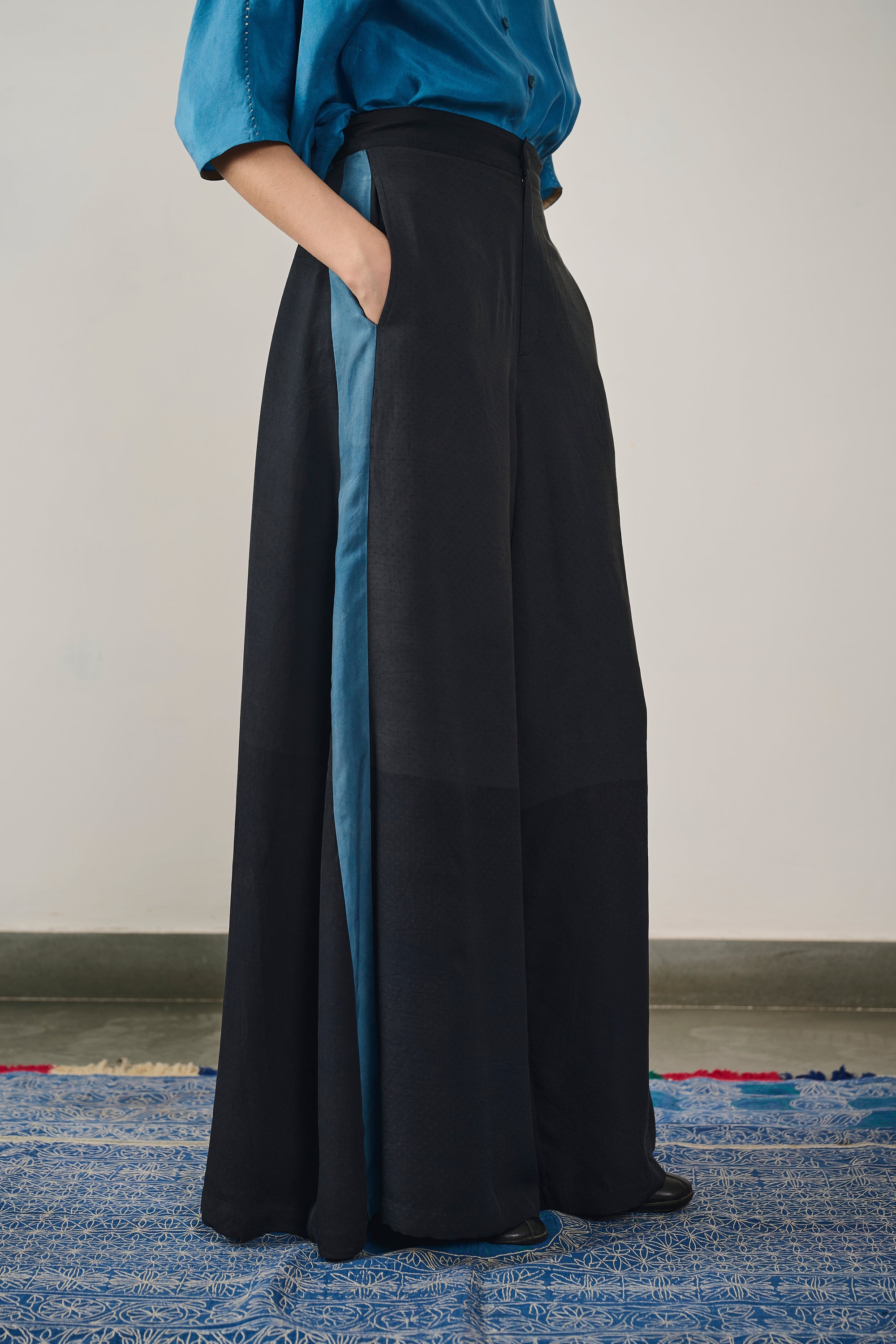 STATEMENT FLARED TROUSERS