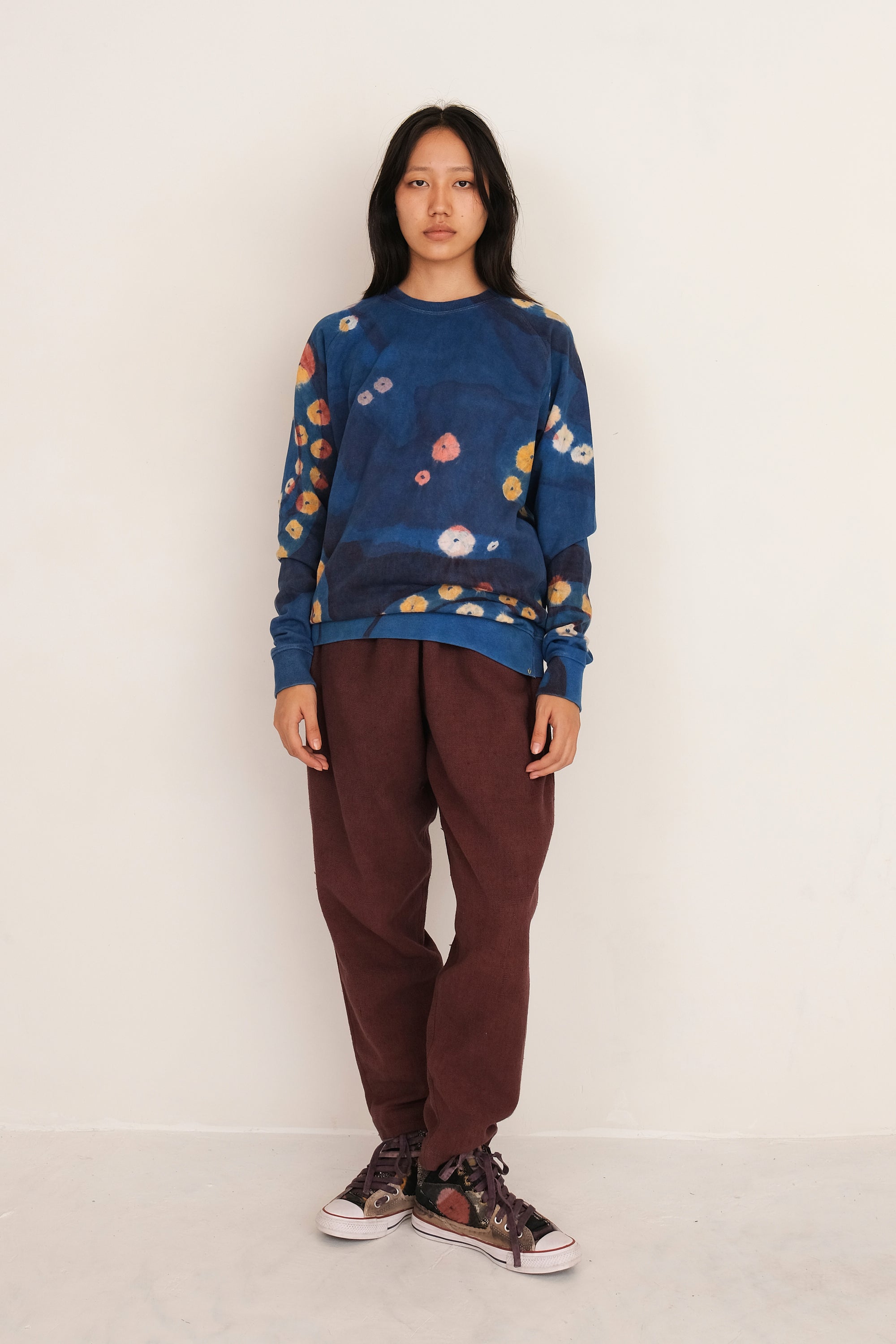 MEDIUM INDIGO HAND PAINTED & BANDHANI SWEATSHIRT