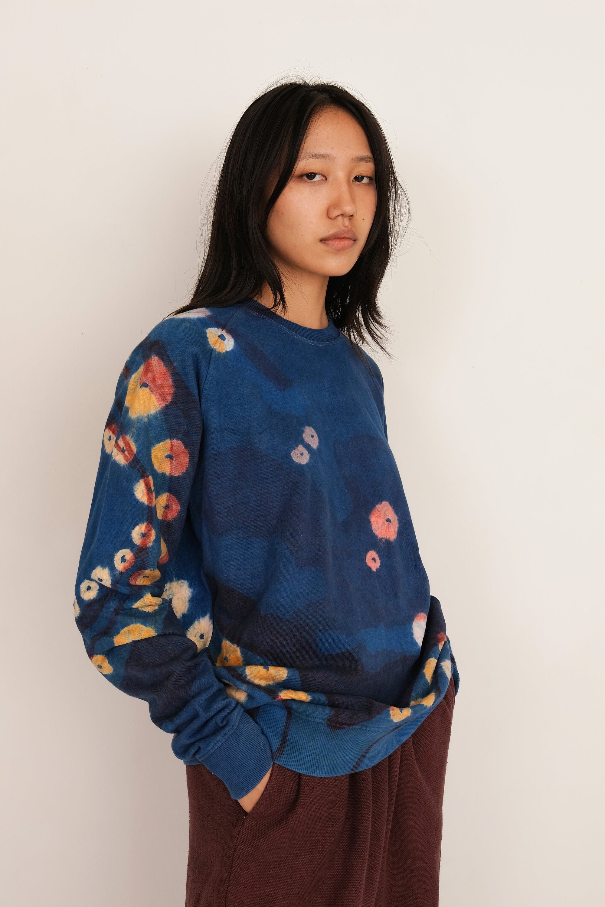 MEDIUM INDIGO HAND PAINTED & BANDHANI SWEATSHIRT