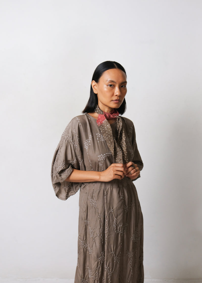 BANDHANI KIMONO SLEEVE SLIK DRESS IN CHARCOAL