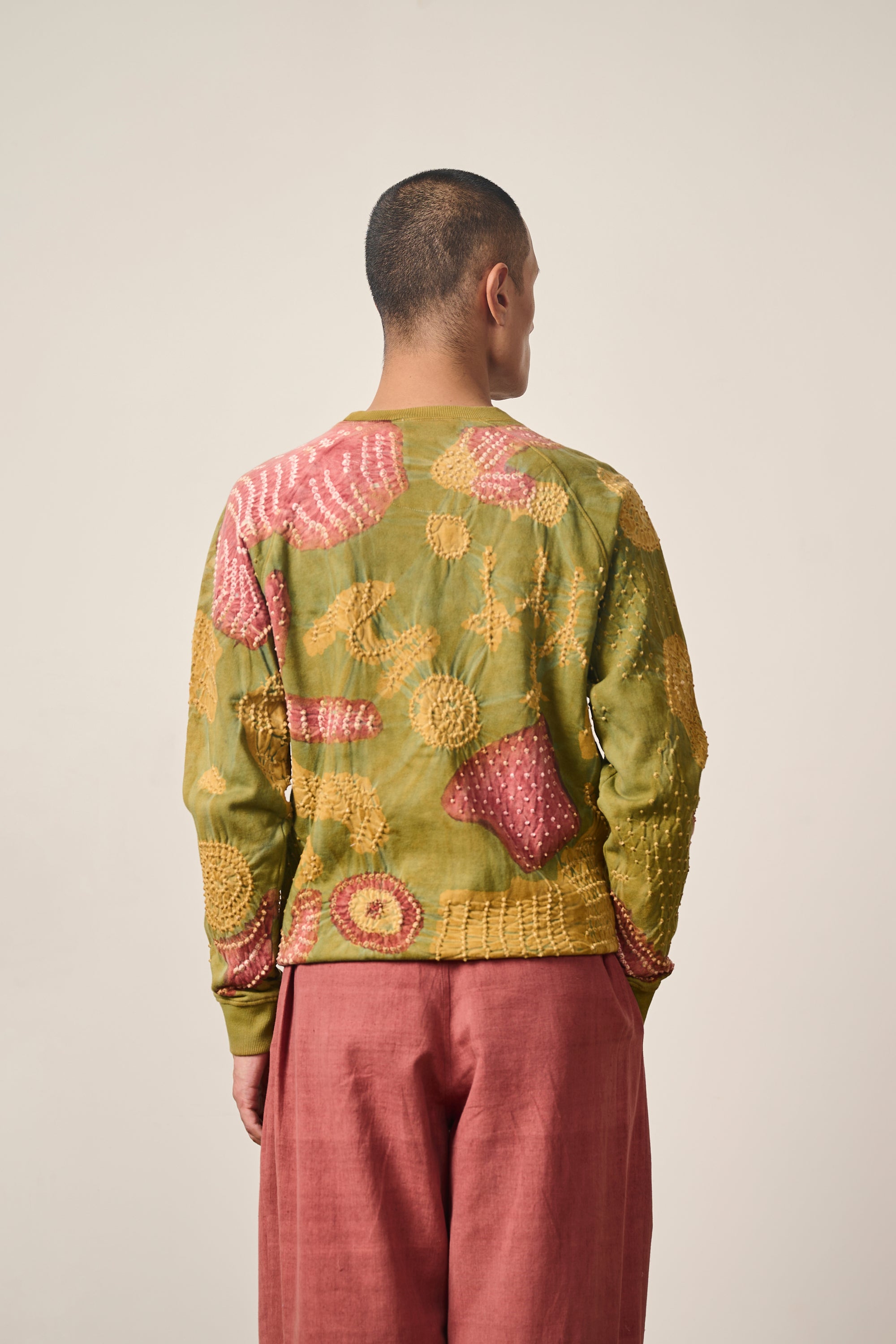 MULTICOLOUR HANDPAINTED SWEATSHIRT CRAFTED WITH BANDHANI