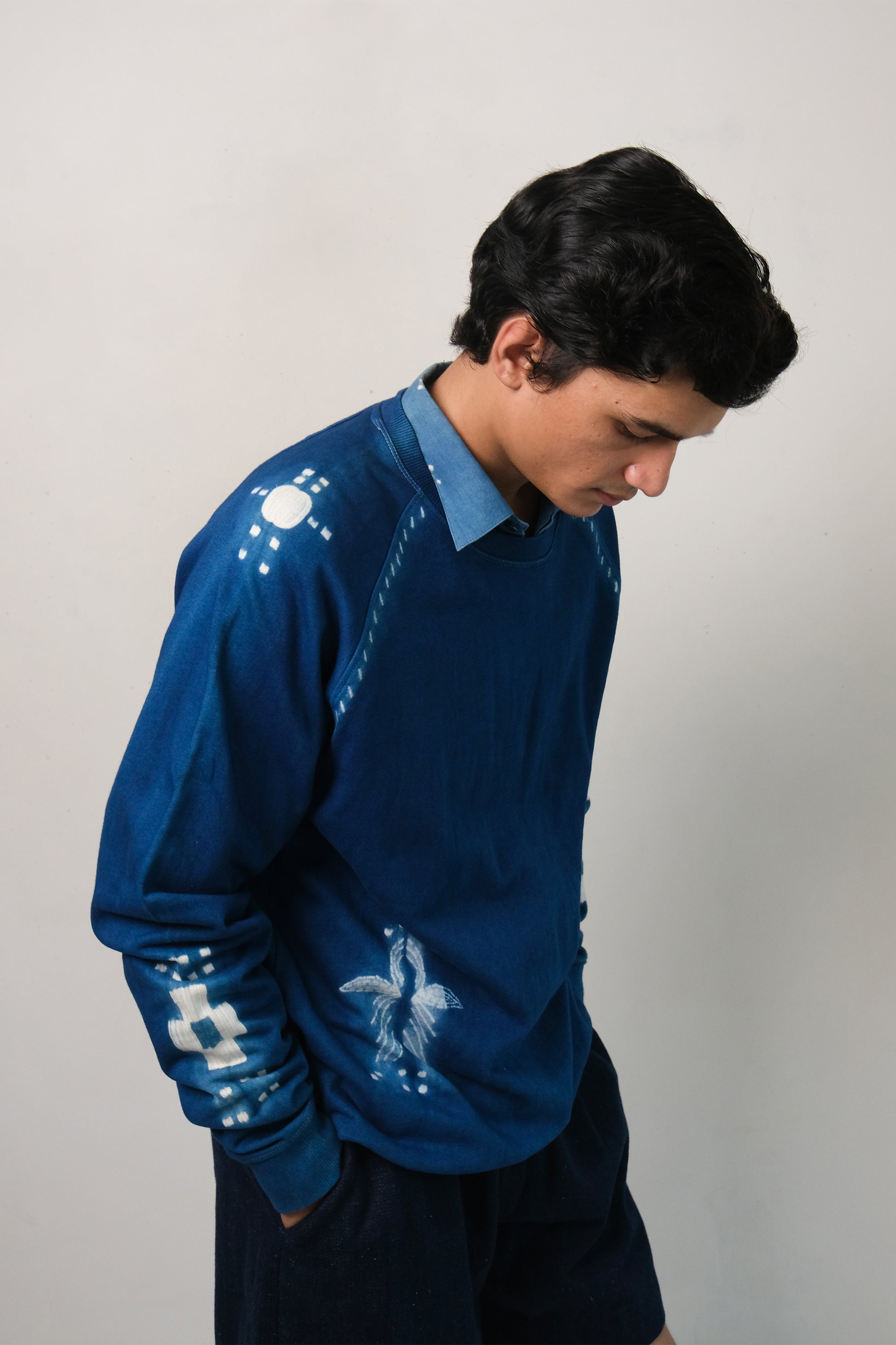 MEDIUM INDIGO COTTON SHIBORI SWEATSHIRT
