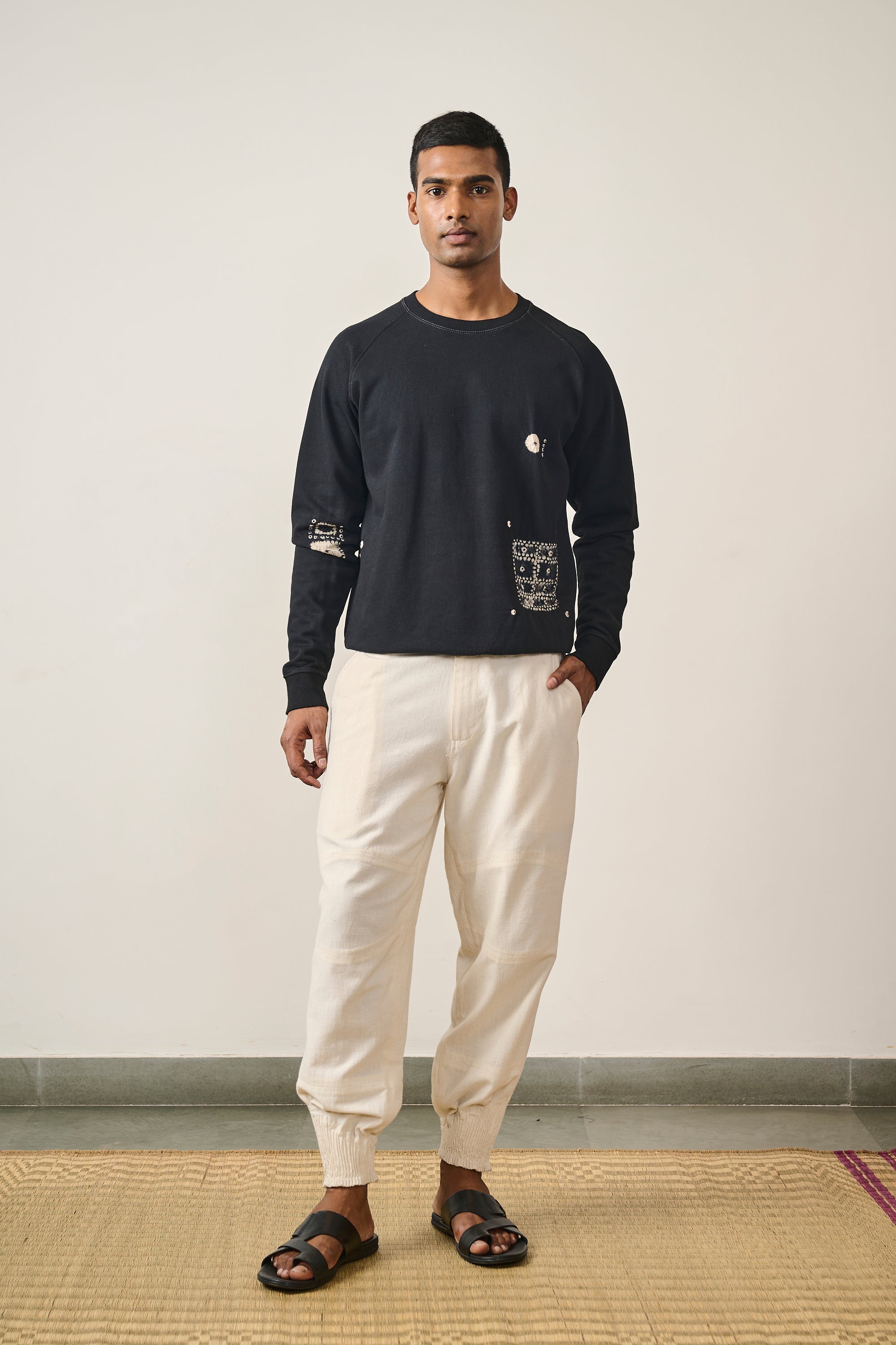 Unisex Sweatshirt in Black