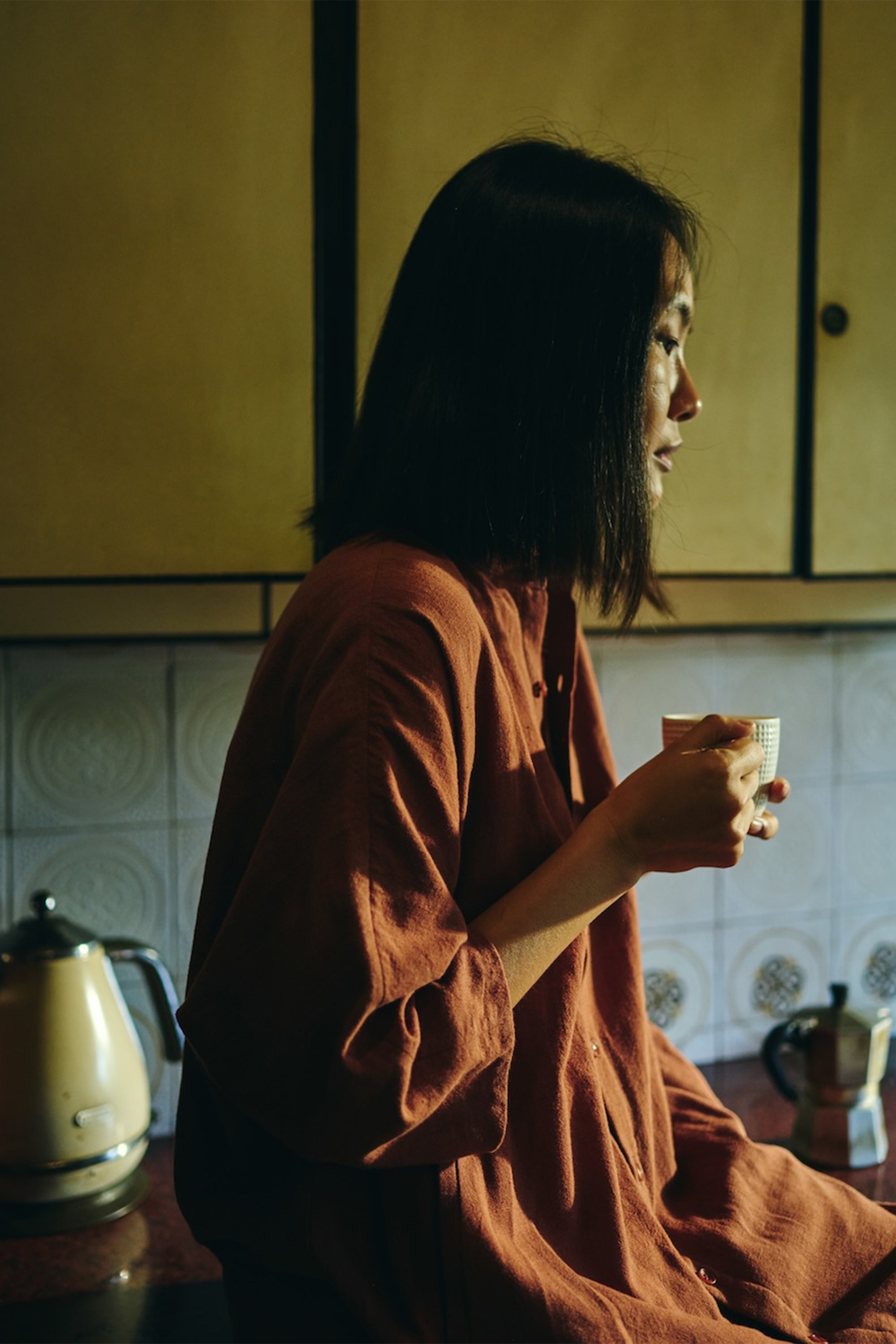 UNGENDERED COTTON SHIRT IN BRICK RED