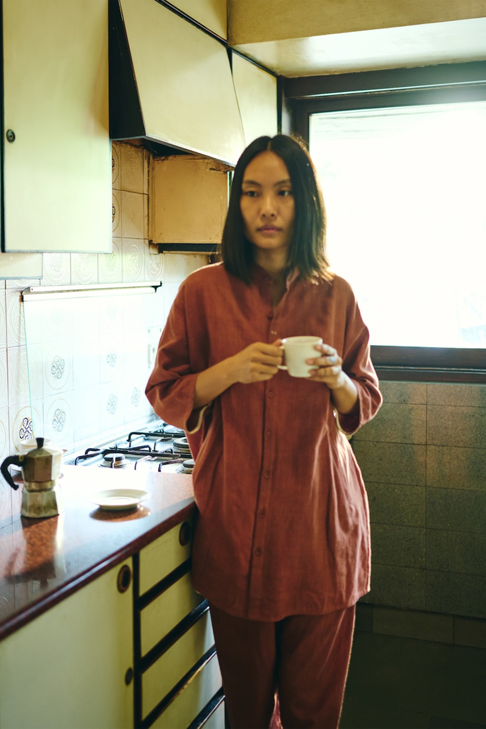 UNGENDERED COTTON SHIRT IN BRICK RED