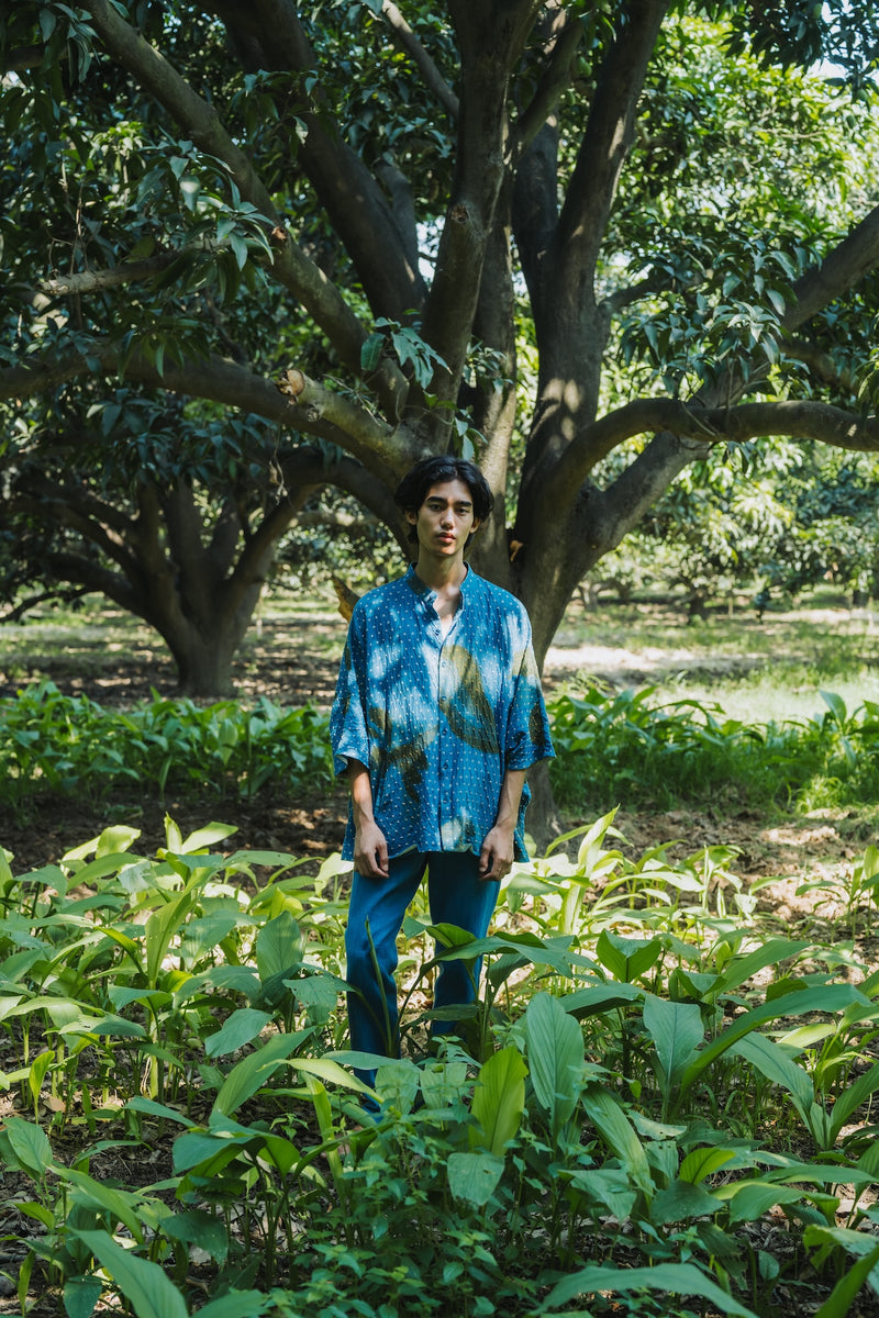 INDIGO SCREEN PRINTED SHIRT WITH BANDHANI