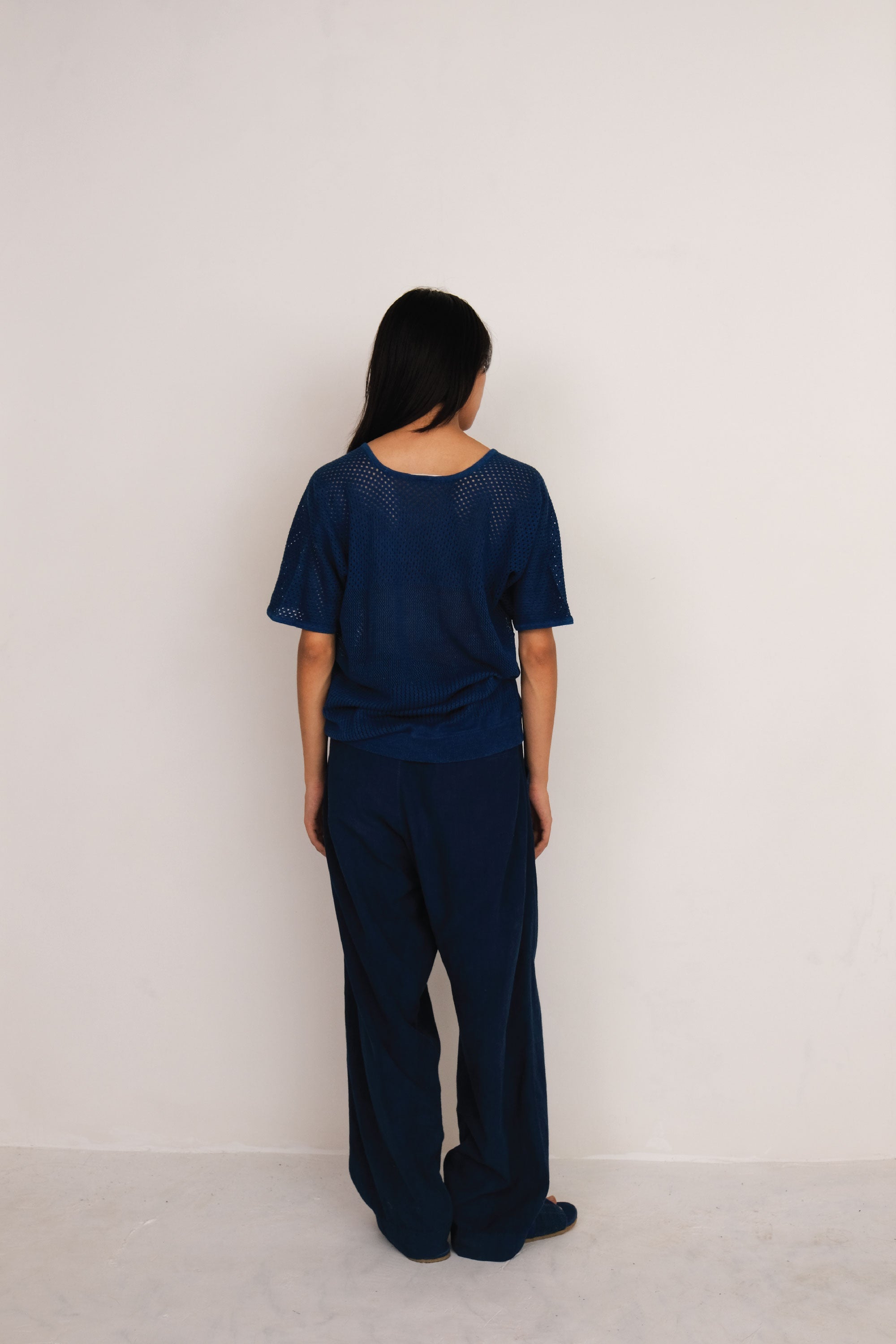 WOMEN'S INDIGO PLUNGE NECK T-SHIRT