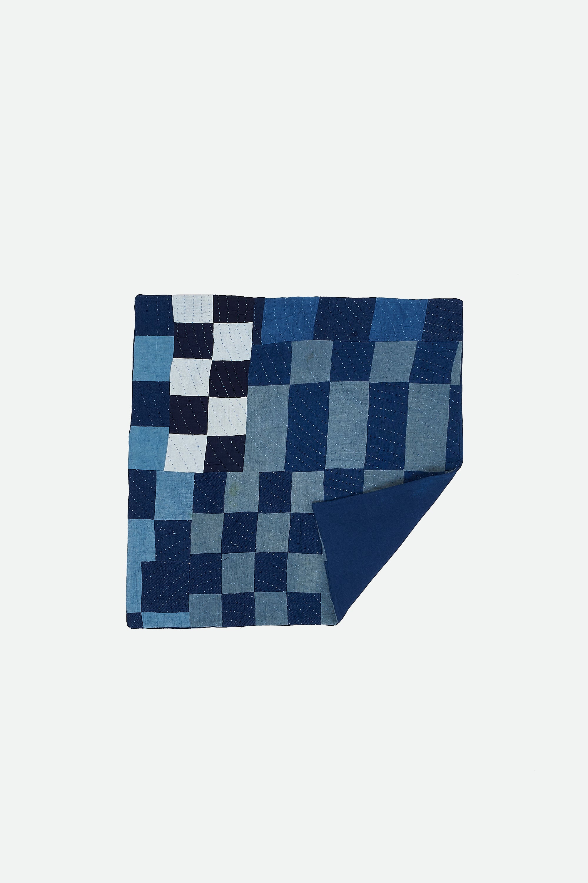 CHEQUERED PATCHWORK QUILT IN SHADES OF INDIGO