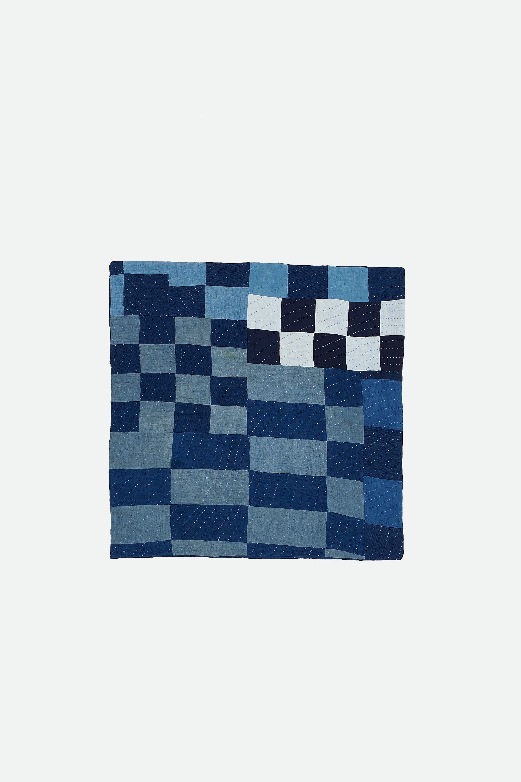 CHEQUERED PATCHWORK QUILT IN SHADES OF INDIGO