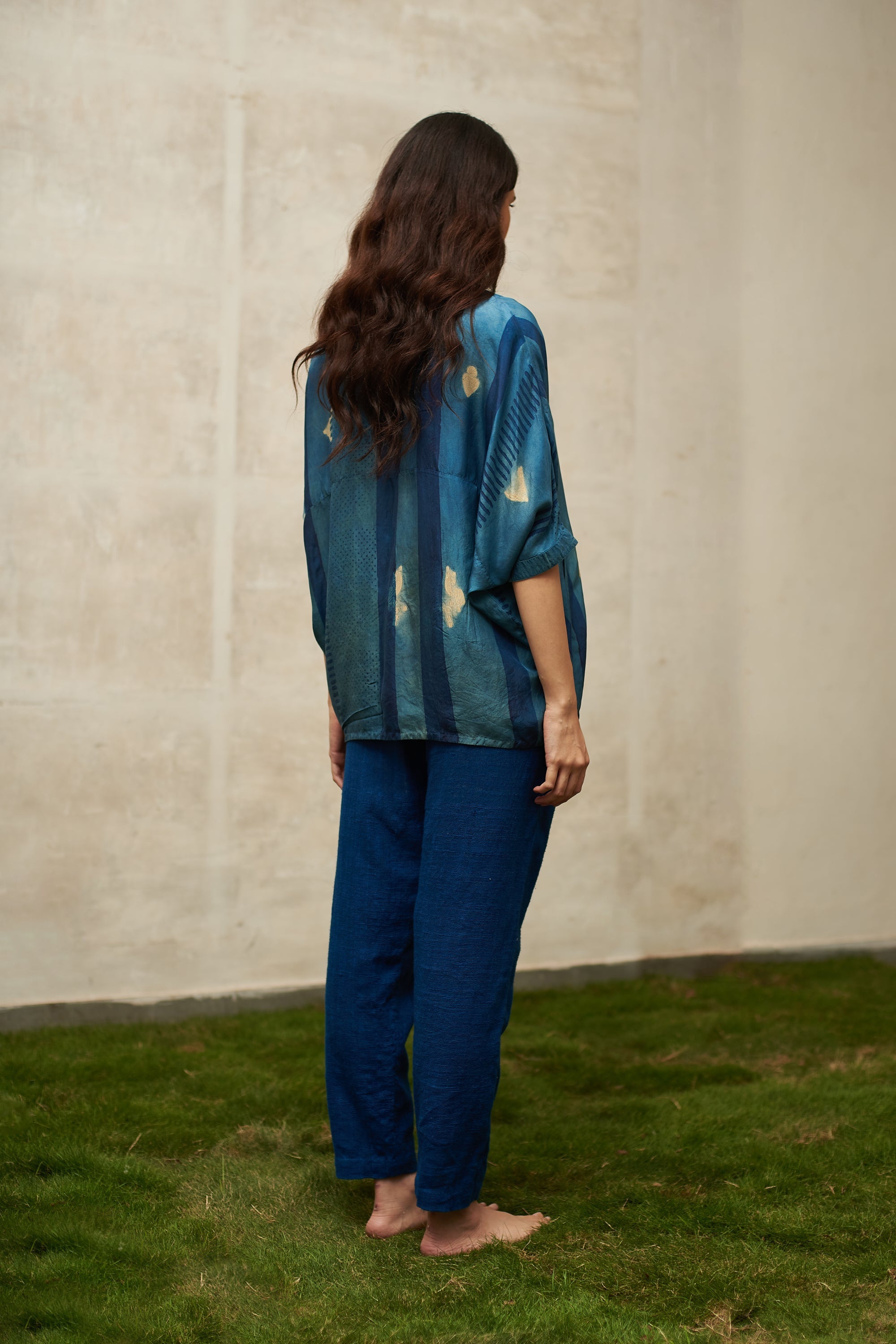 MEDIUM INDIGO SILK SHIBORI UNISEX SHIRT