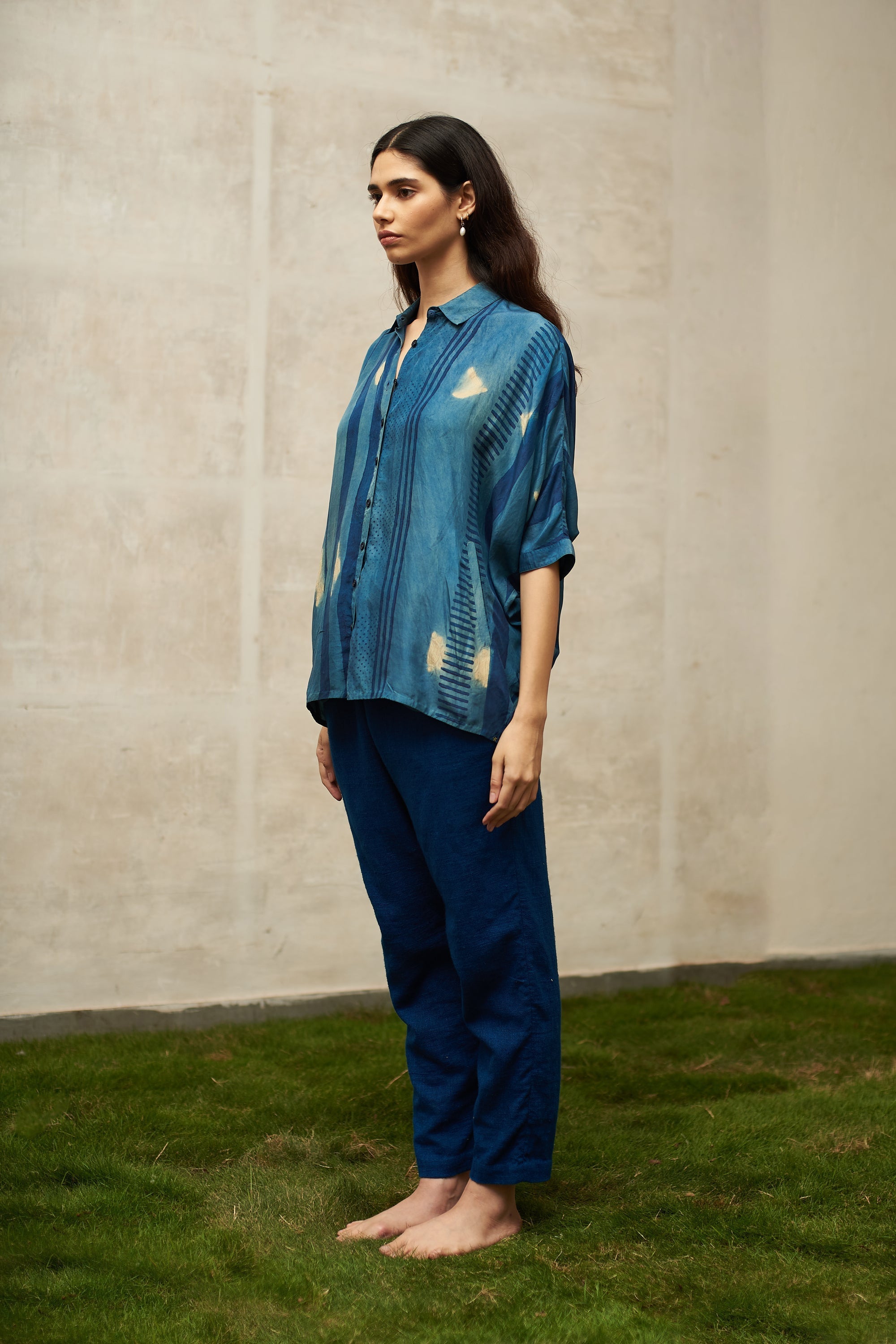 MEDIUM INDIGO SILK SHIBORI UNISEX SHIRT