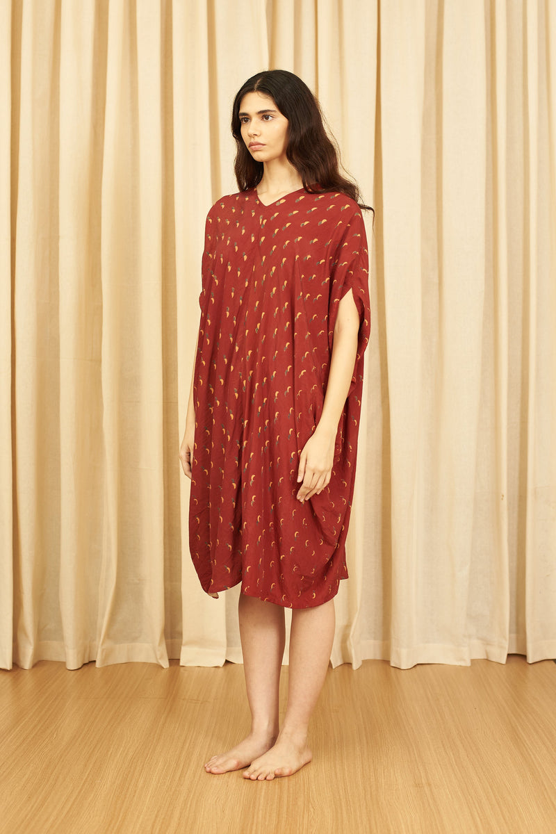 RED BLOCK PRINTED STATEMENT DRAPE DRESS