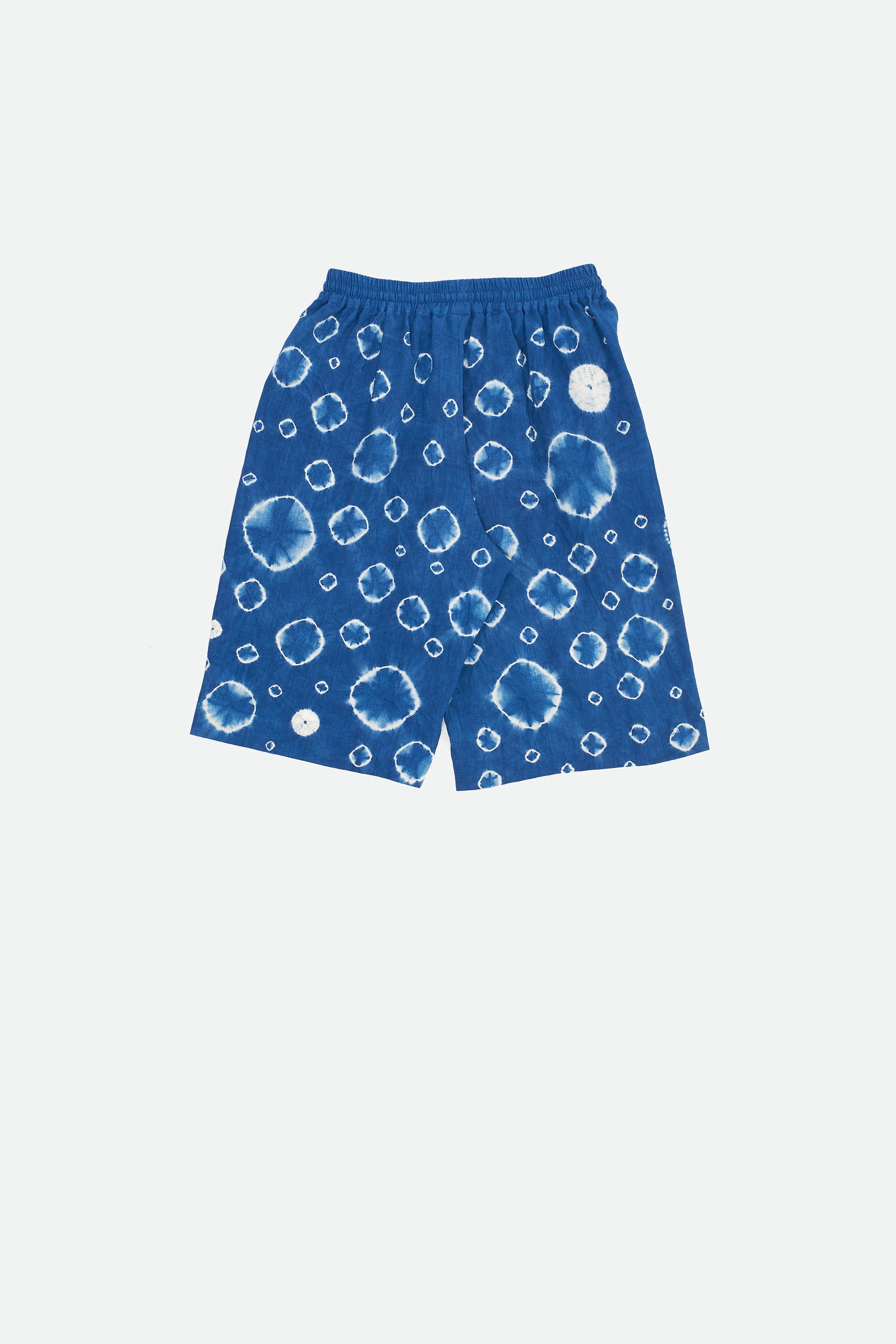 INDIGO RELAXED ORGANIC COTTON SHORTS SPECKLED WITH SHIBORI PATTERN