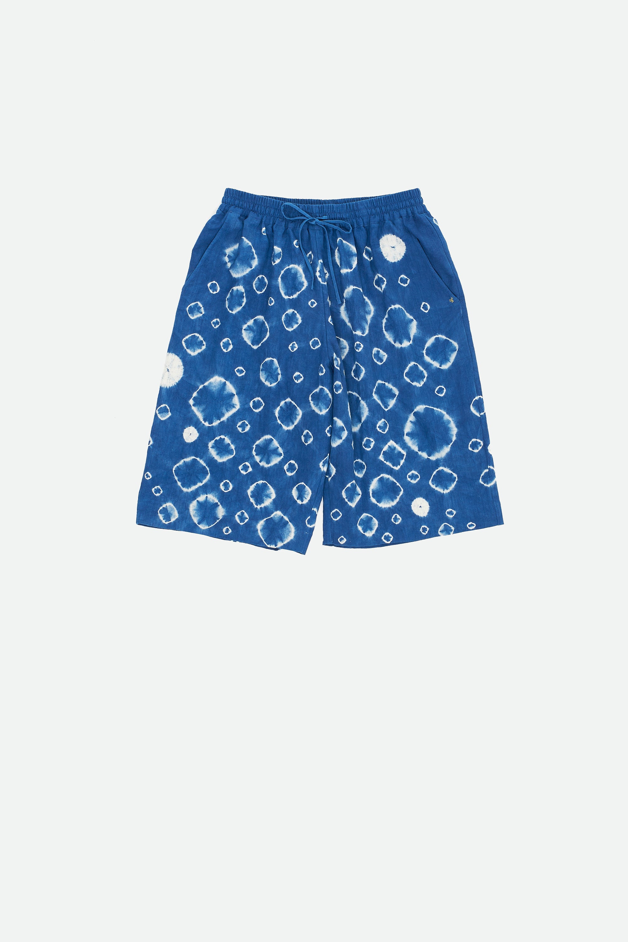 INDIGO RELAXED ORGANIC COTTON SHORTS SPECKLED WITH SHIBORI PATTERN