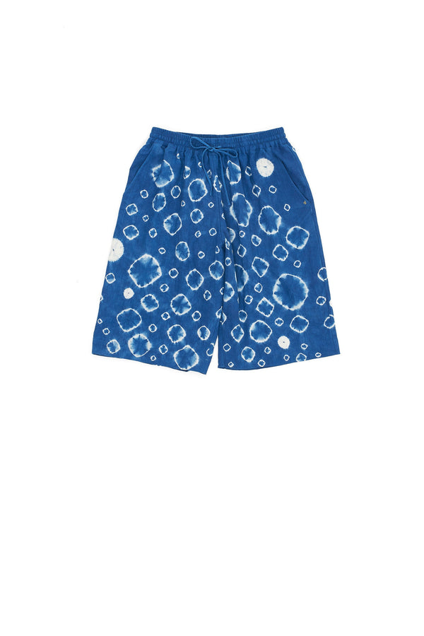 INDIGO RELAXED ORGANIC COTTON SHORTS SPECKLED WITH AN OVER ALL SHIBORI PATTERN