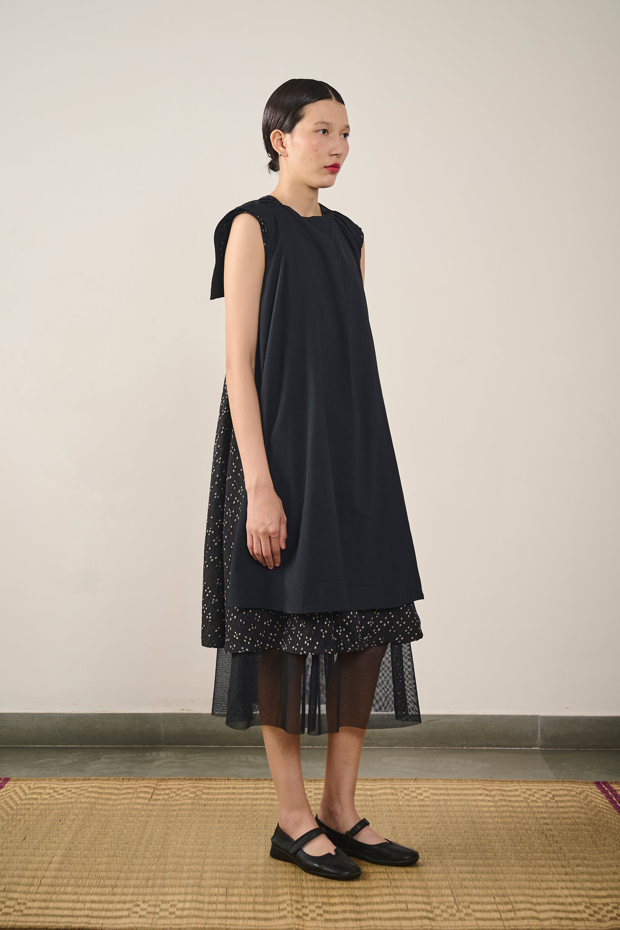 SLEEVELESS MULTI LAYERED DRESS