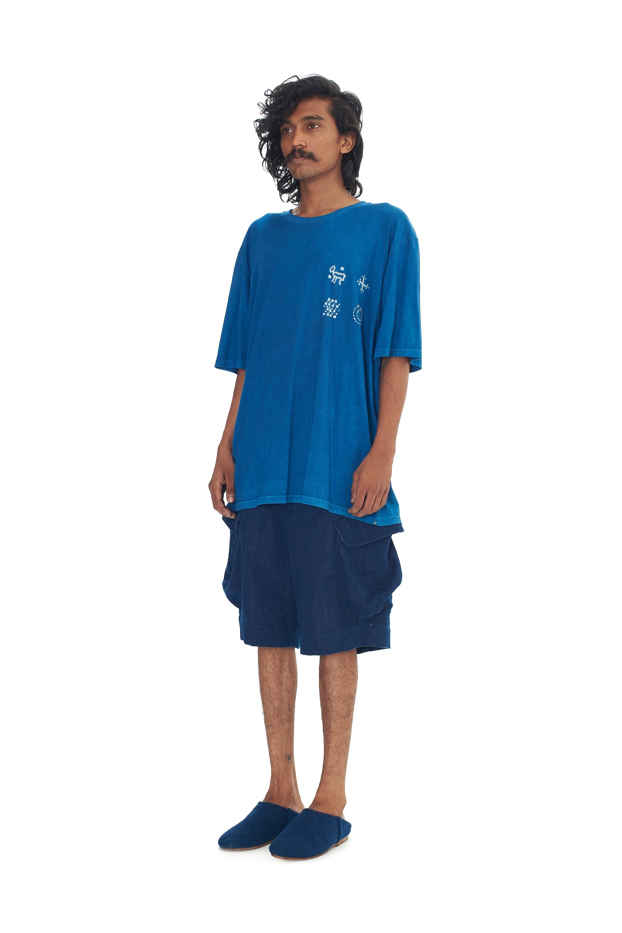 UNGENDERED INDIGO ORGANIC COTTON T-SHIRT CRAFTED WITH BANDHANI