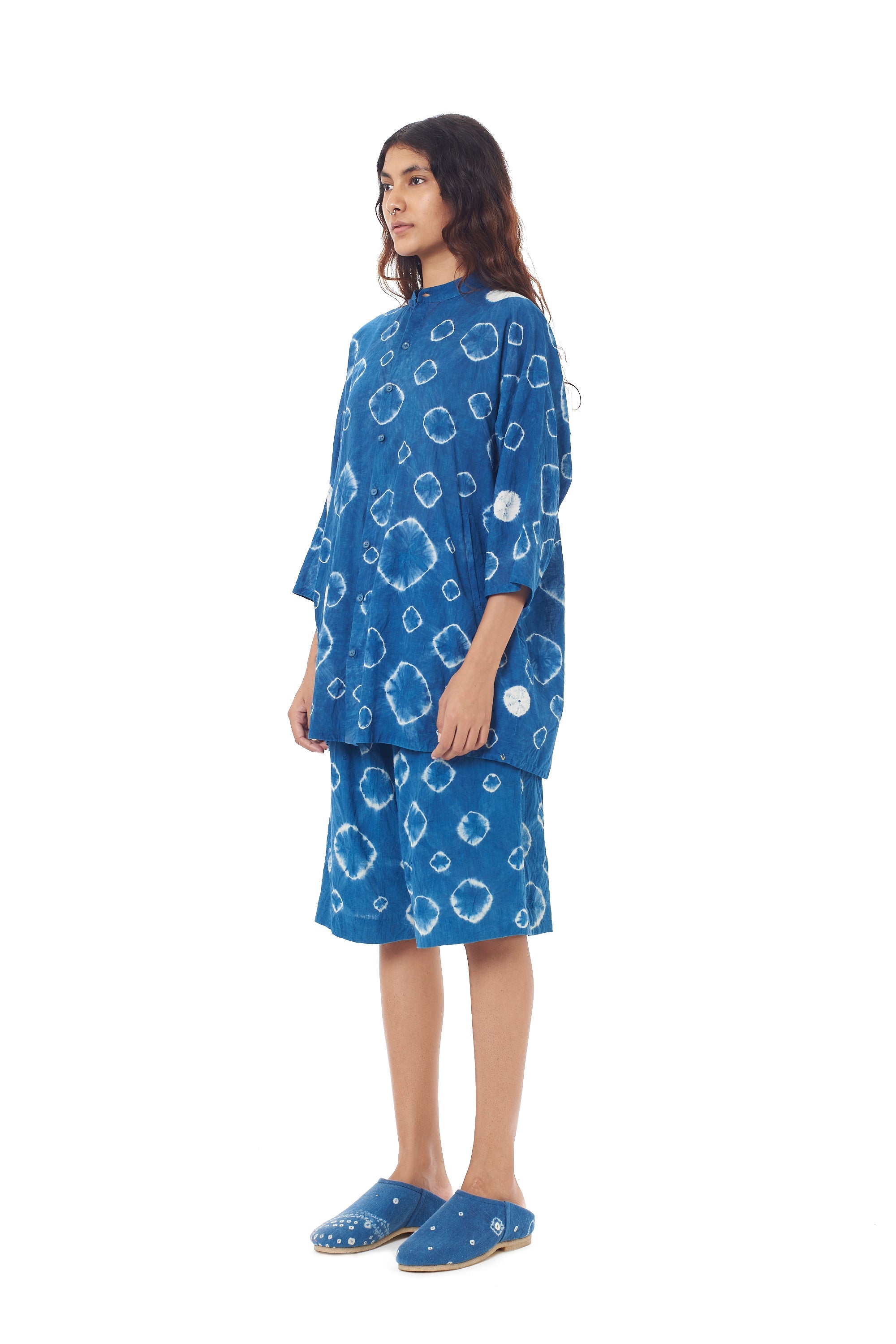 MEDIUM INDIGO KIMONO SLEEVE SHIBORI SHIRT