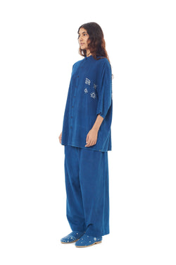 INDIGO KIMONO SLEEVED ORGANIC COTTON SHIRT CRAFTED WITH BANDHANI MOTIFS