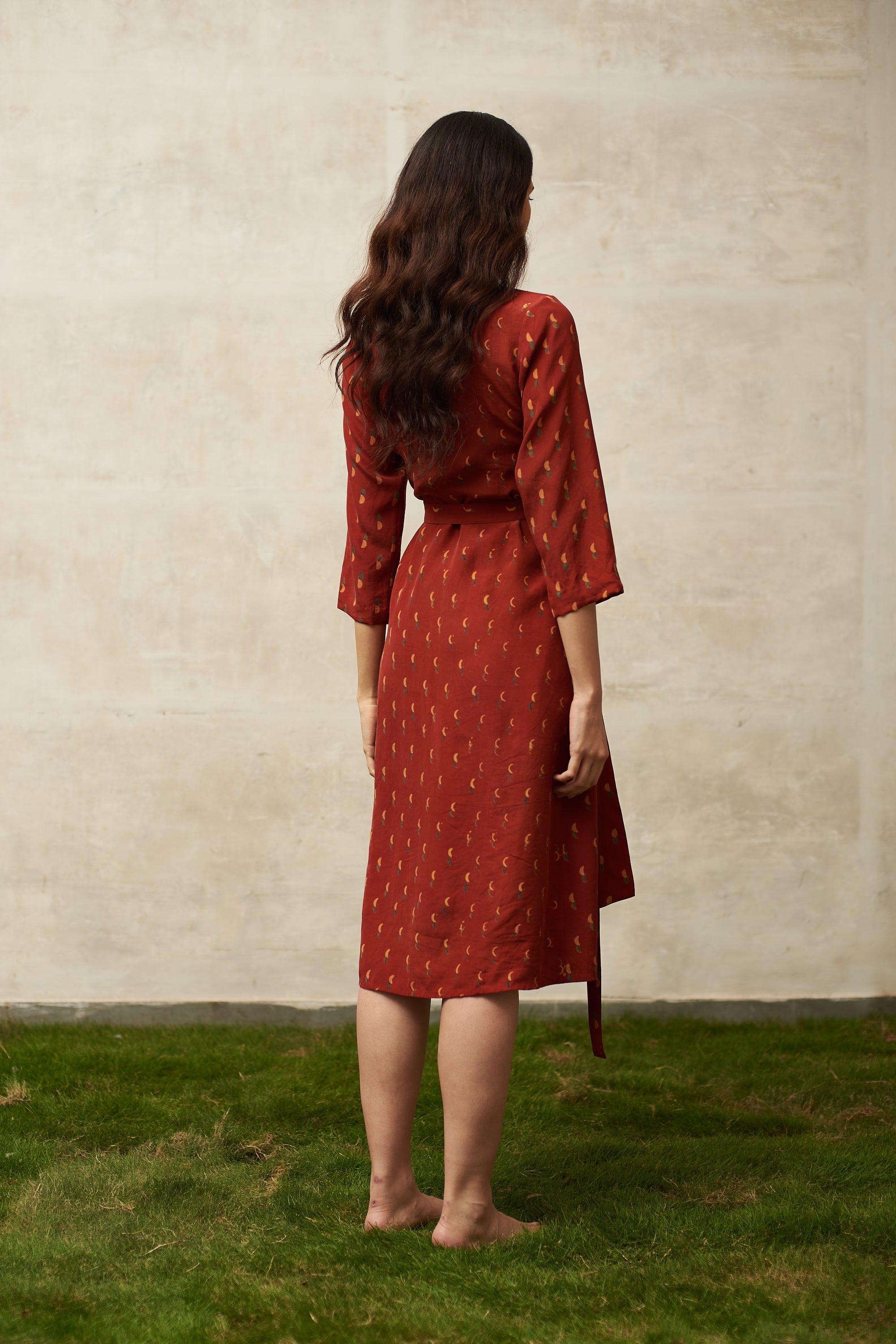 RED BLOCK PRINTED STATEMENT WRAP DRESS