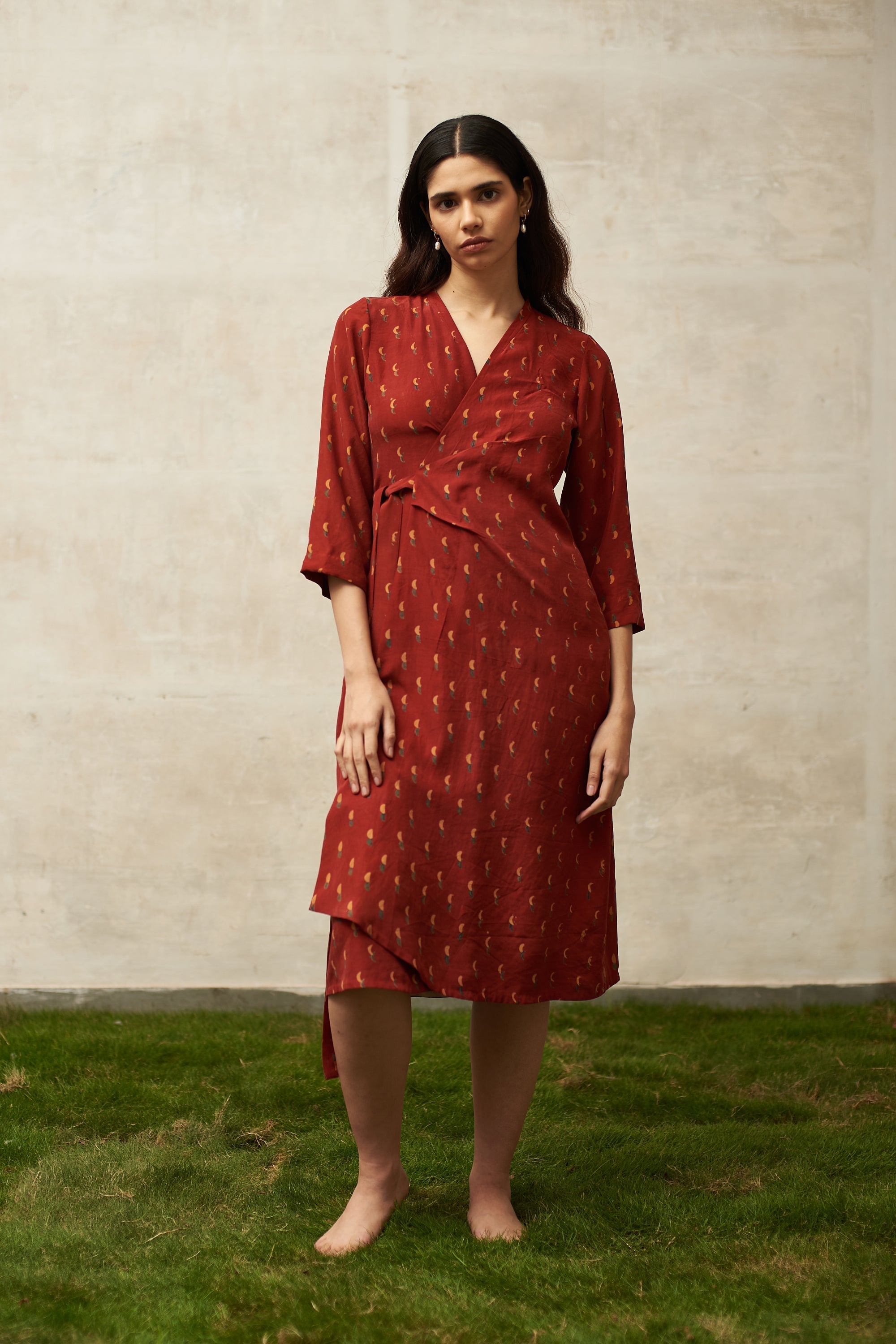 RED BLOCK PRINTED STATEMENT WRAP DRESS